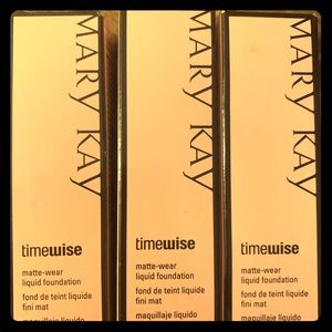MK (Ivory) Timewise Matte Liquid Foundation